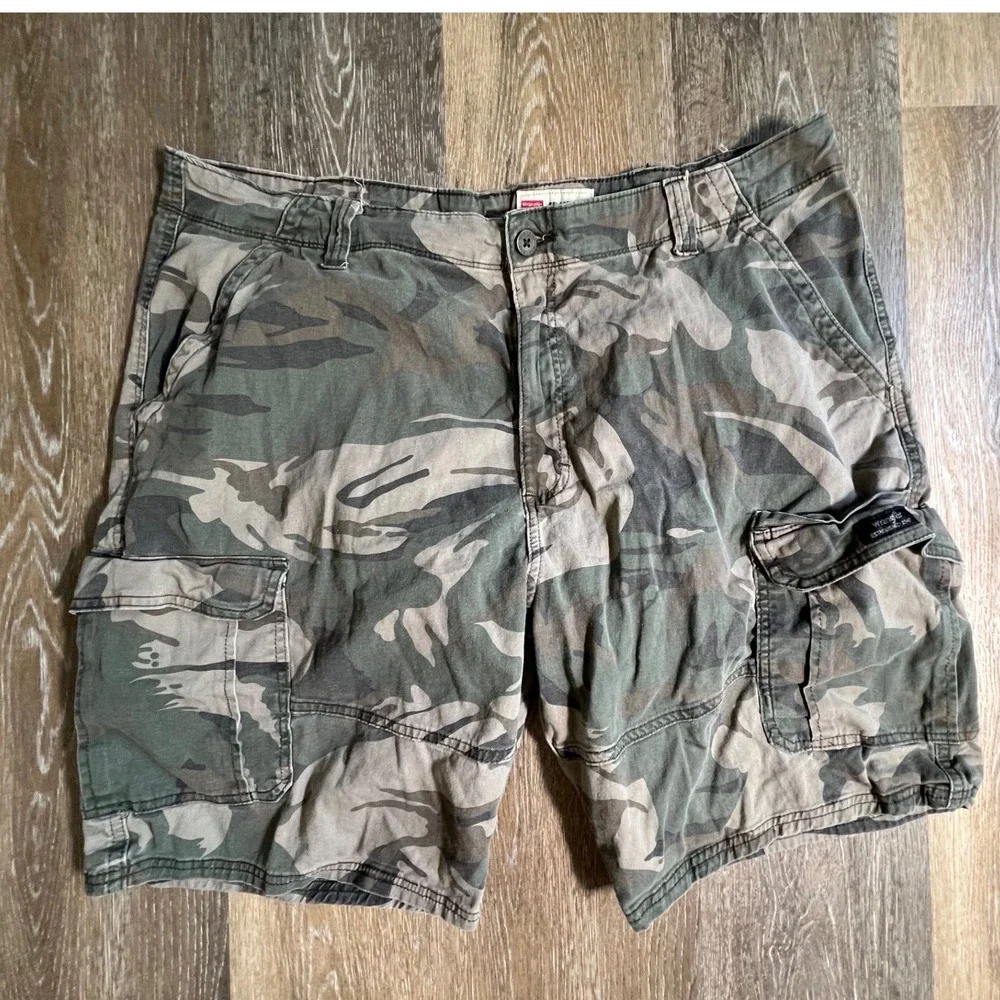 Wrangler Cargo Shorts Mens 42 Green Camo Relaxed Fit Cotton Stretch Utility